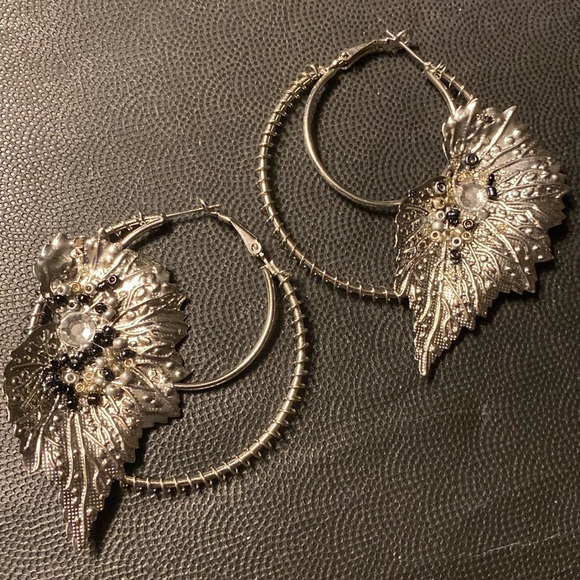 Vintage Silver tone Huge hoop dangling pierced Earrings with leaf with beads - Picture 3 of 9